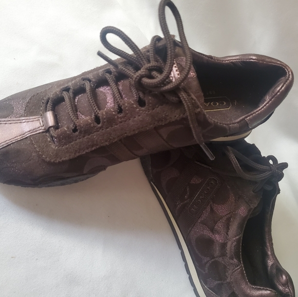 Shoes - Picture 3 of 16